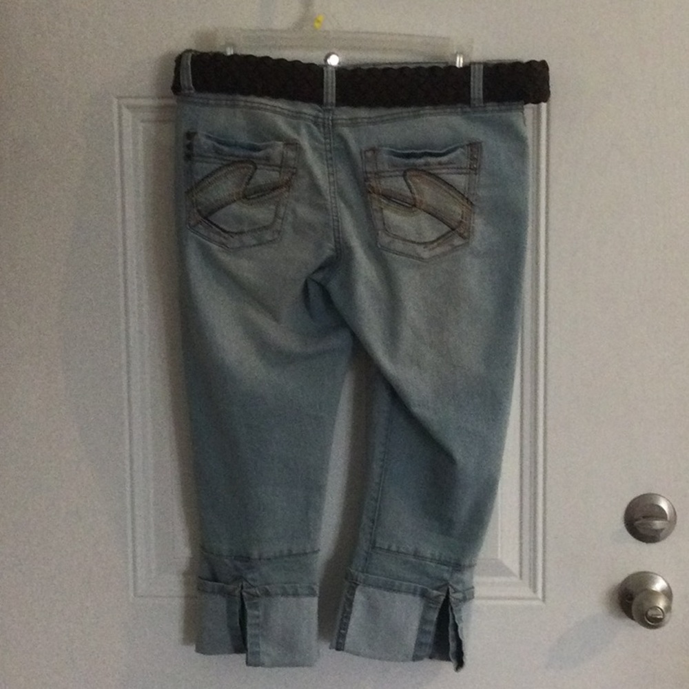 Red Rivet Jean Wide-Cuff Capris - Picture 3 of 6